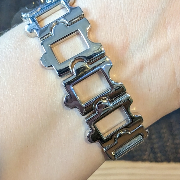 Silver puzzle link adjustable watch - Picture 3 of 3